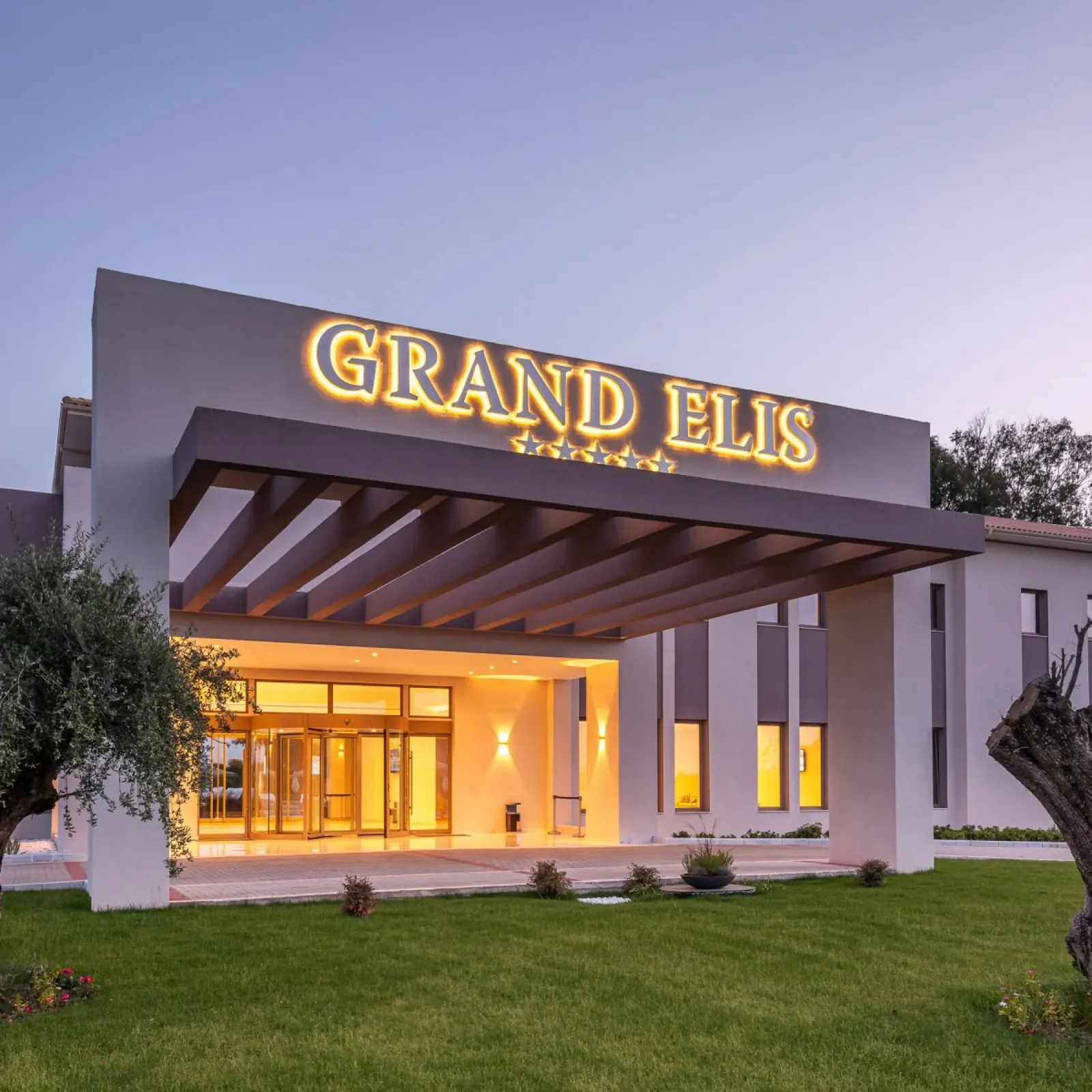 The Grand Elis entrance at dusk